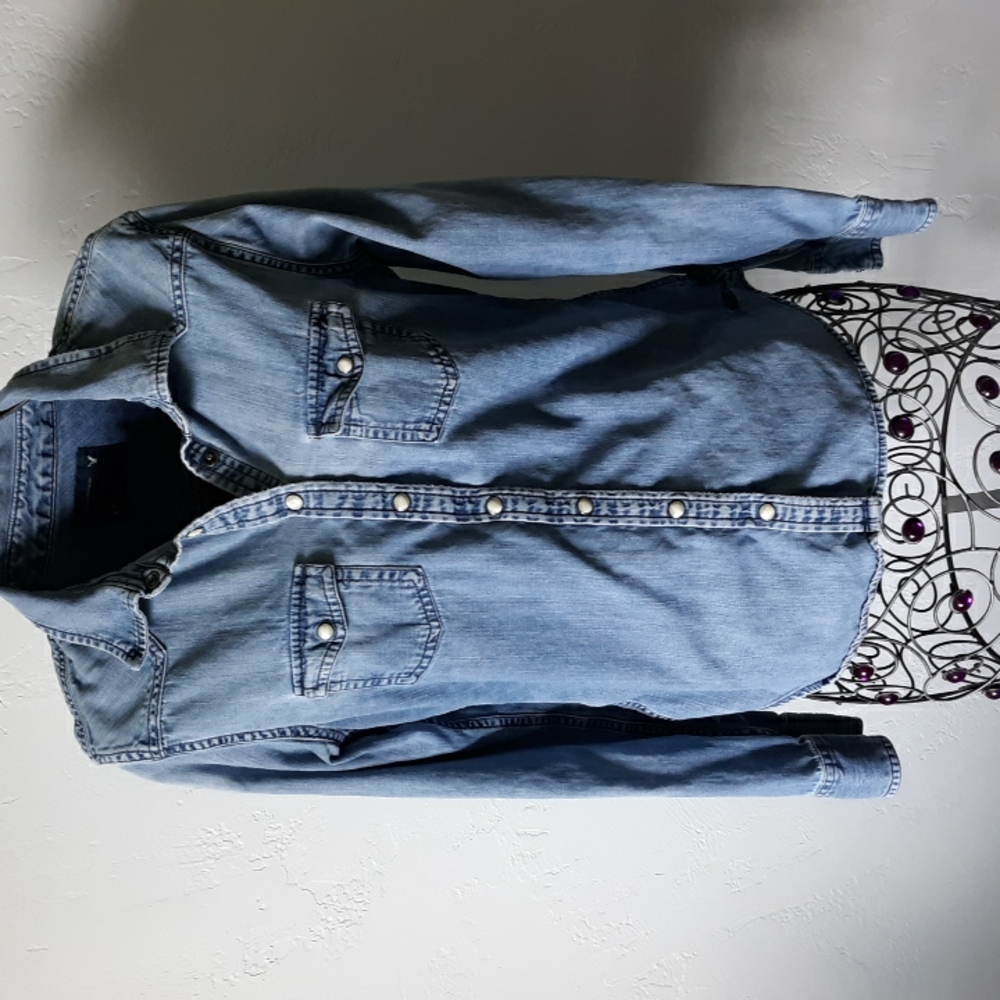 American Eagle Outfitters Light Blue Denim Button-Down Shirt